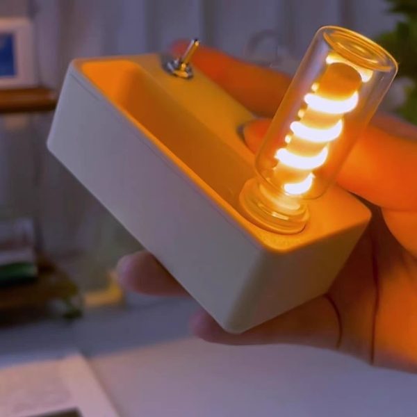 Mechanical magnetic night light